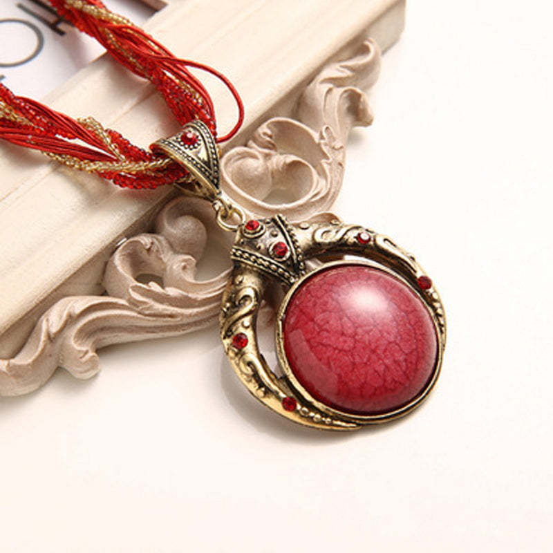 LUNA | Collar con colgante bohemio elegante