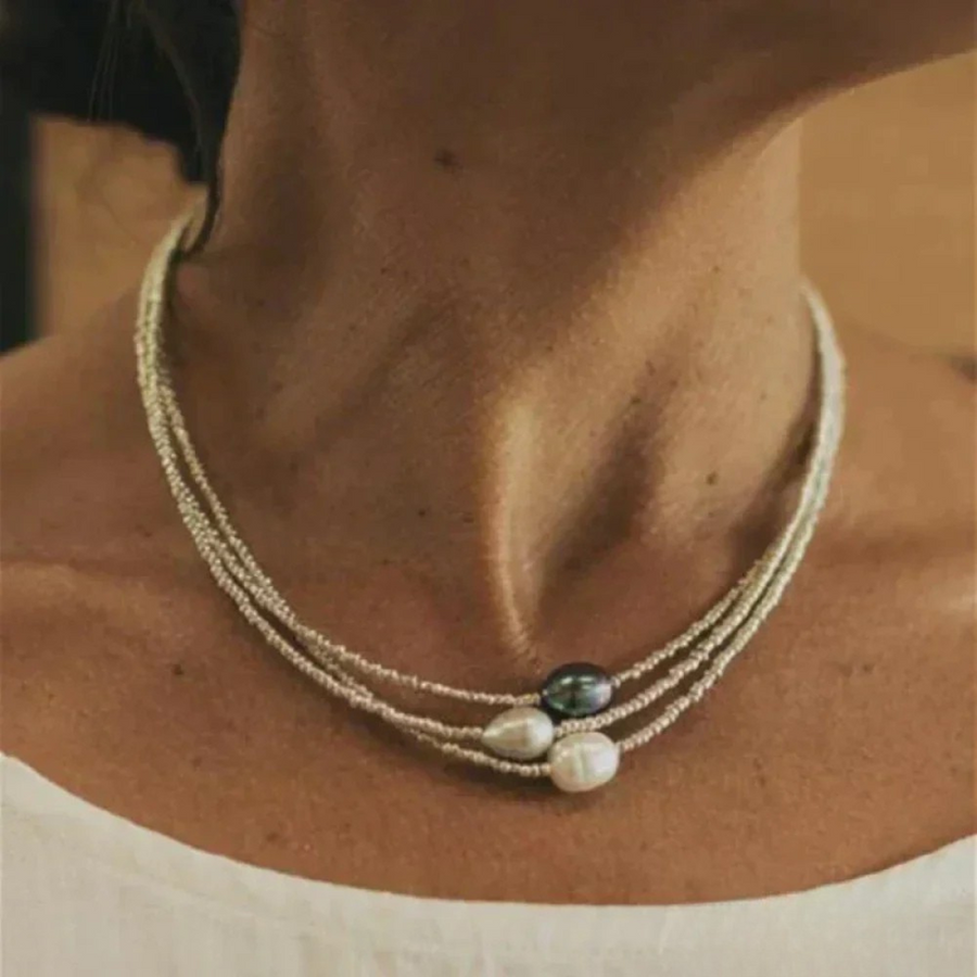 ANTIGUA | Collar refinado de perlas de agua dulce con encanto vintage