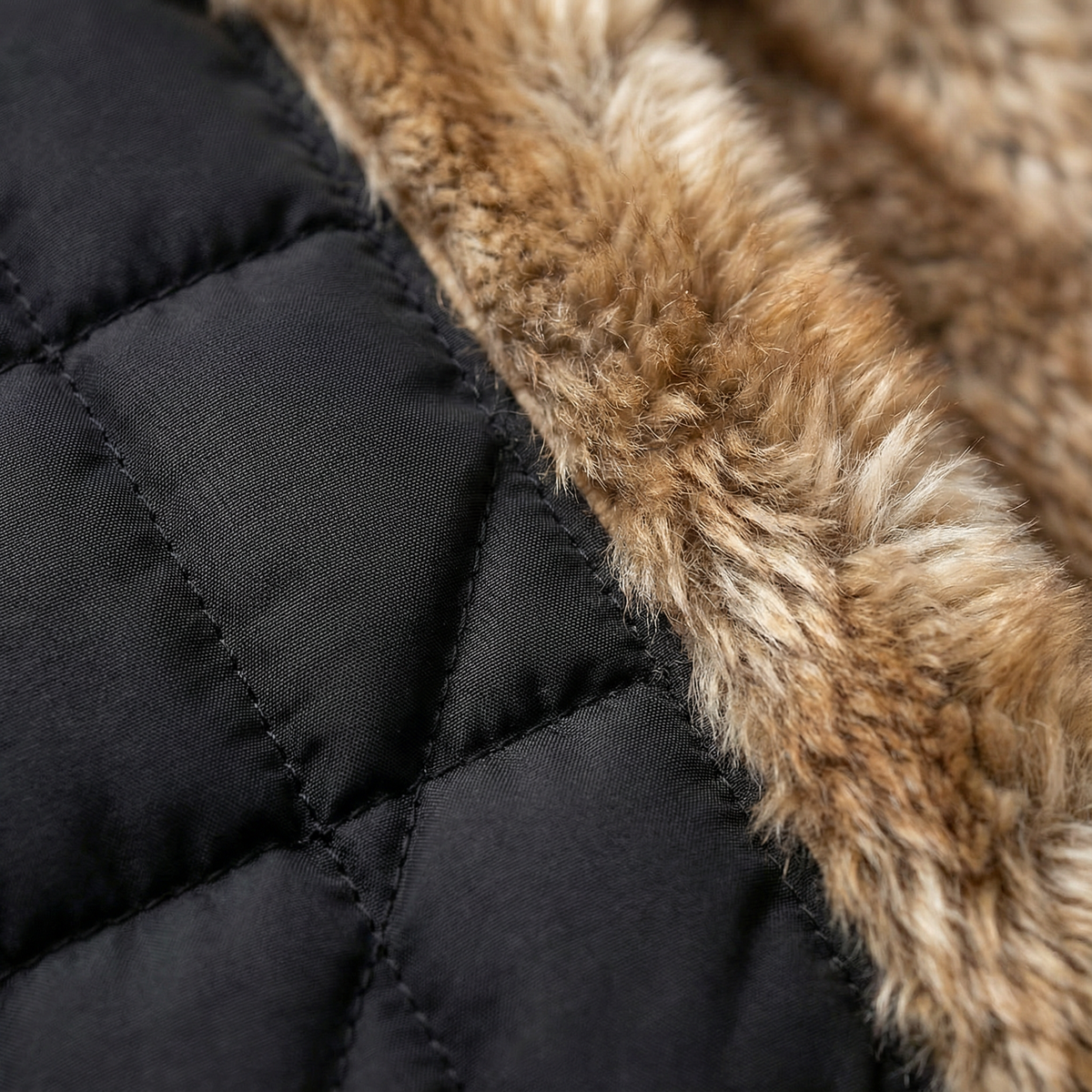 Isabel | Abrigo acolchado impermeable con capucha de pelo