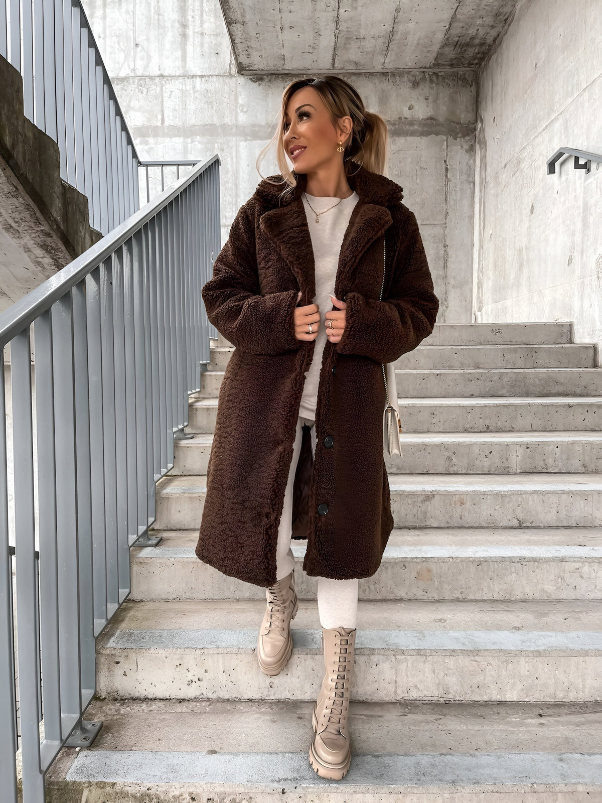 Eugenia | Abrigo largo de pelo suave con solapas