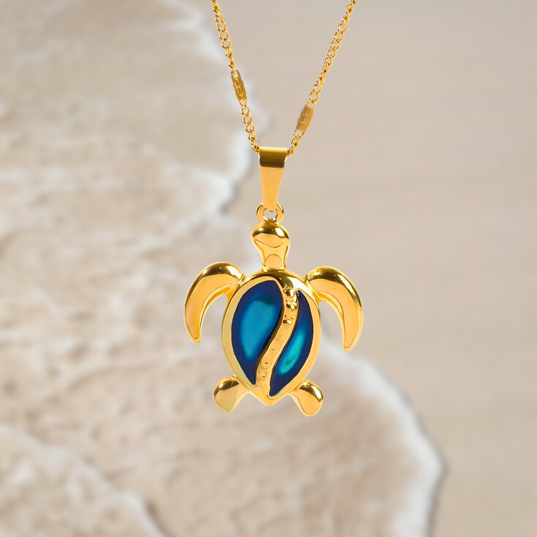 Chantal | Collar de tortuga dorado con elegante ópalo azul