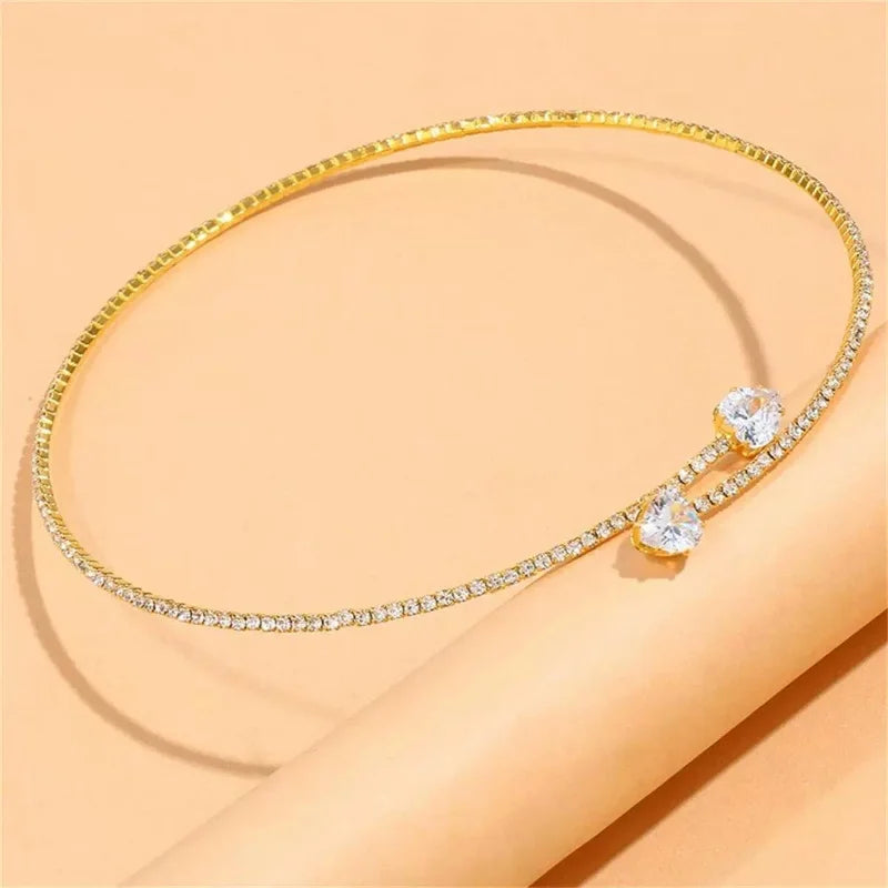 Amara | Collar gargantilla elegante con colgante de corazón de cristal