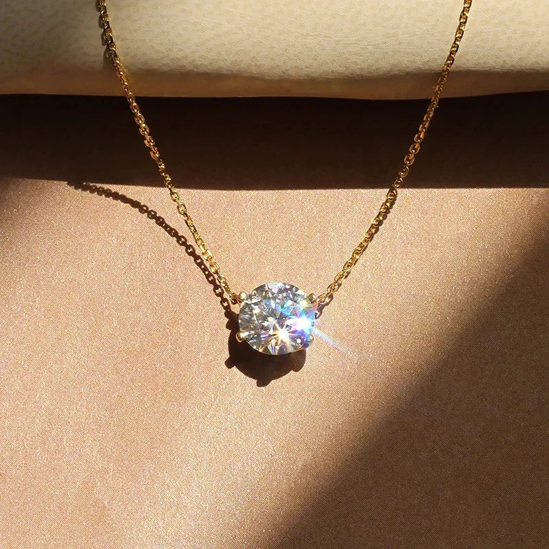 Naia | Elegante collar solitario adornado con un cristal brillante