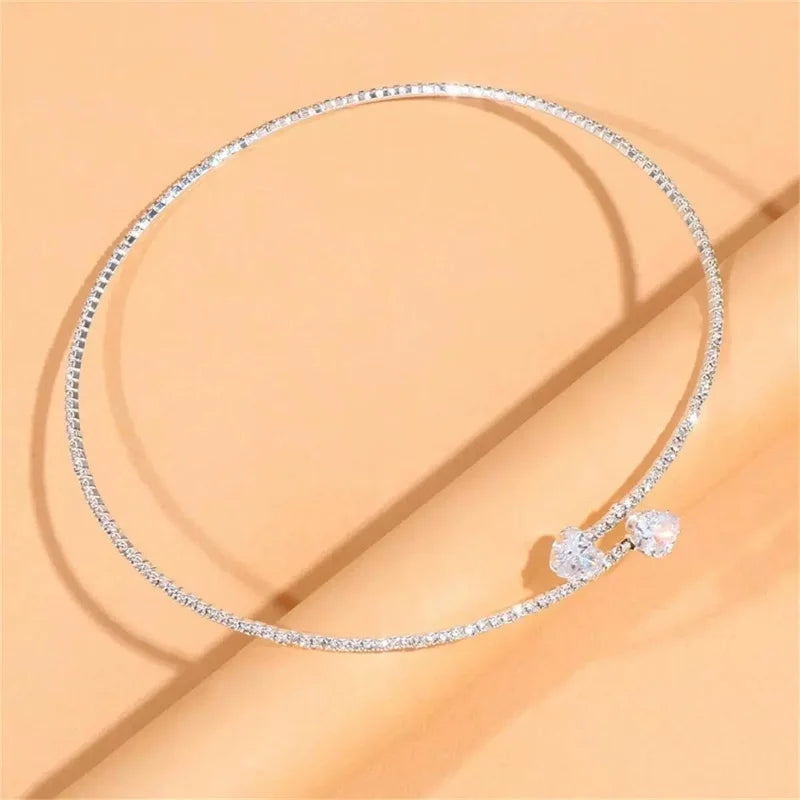 Amara | Collar gargantilla elegante con colgante de corazón de cristal