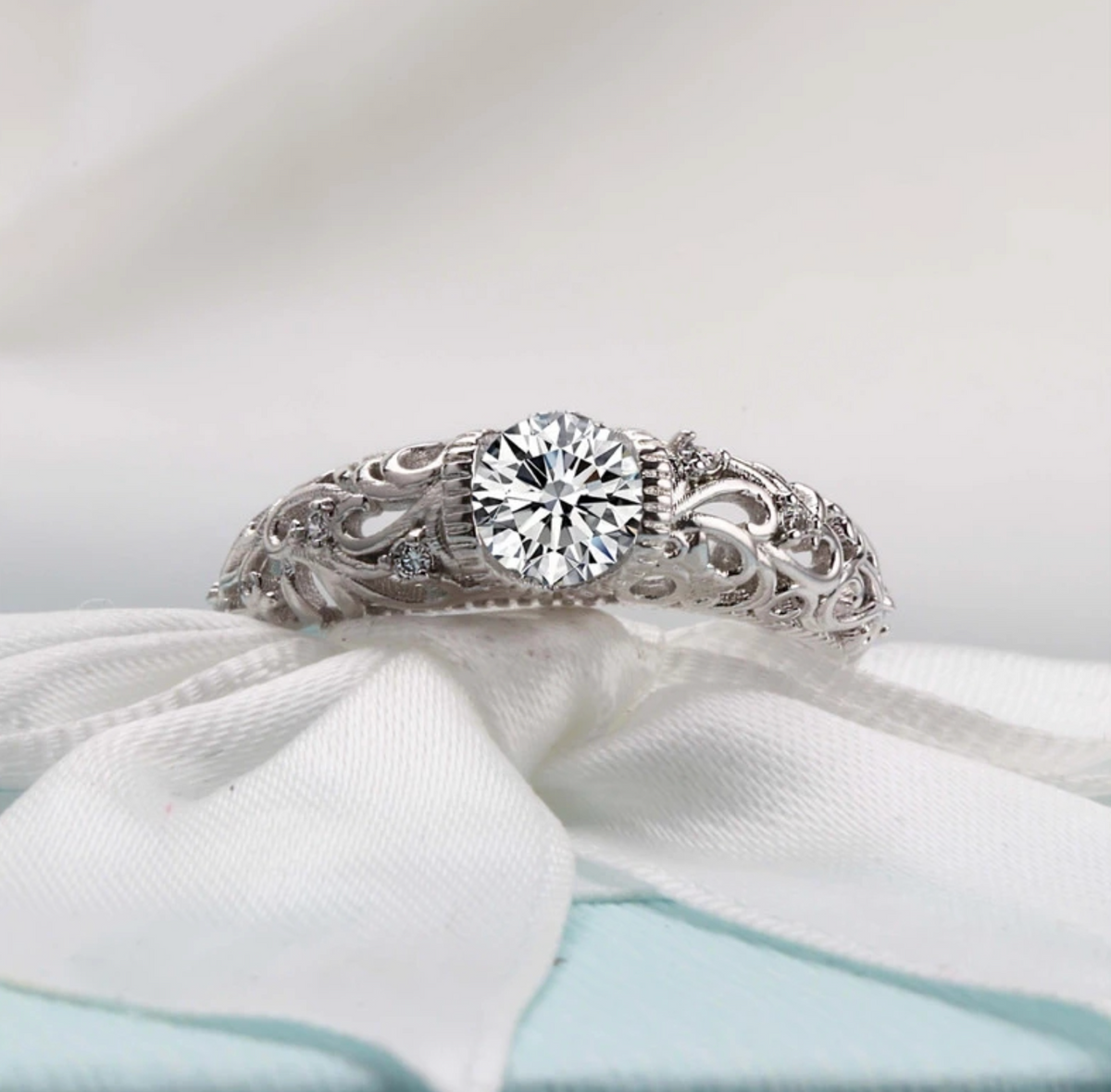 Léonie | Elegancia atemporal para iluminar cada ocasión