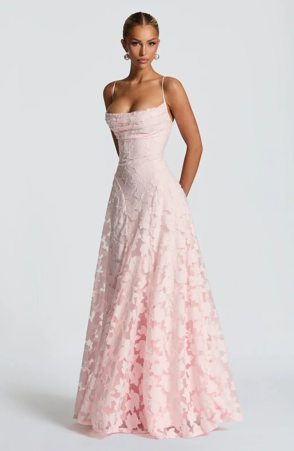 Amaia | Vestido Largo de Tirantes con Relieve Floral
