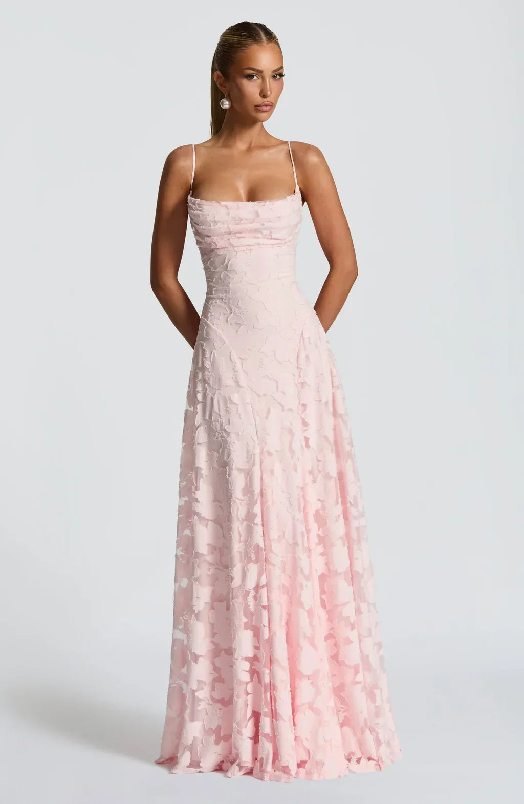 Amaia | Vestido Largo de Tirantes con Relieve Floral