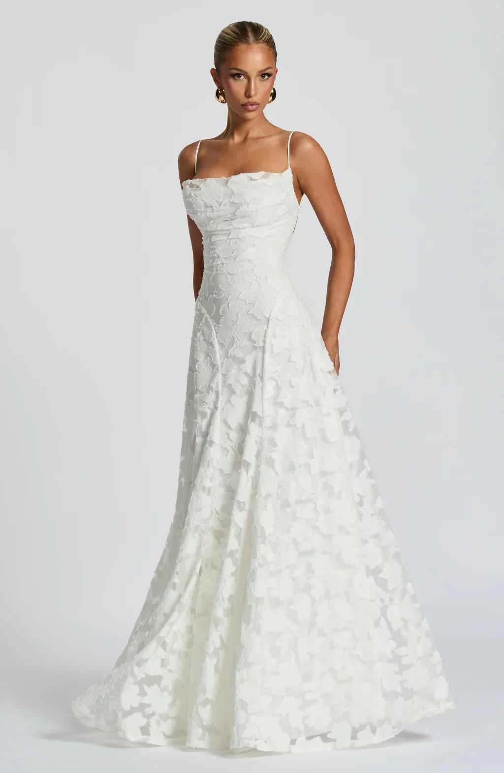 Amaia | Vestido Largo de Tirantes con Relieve Floral