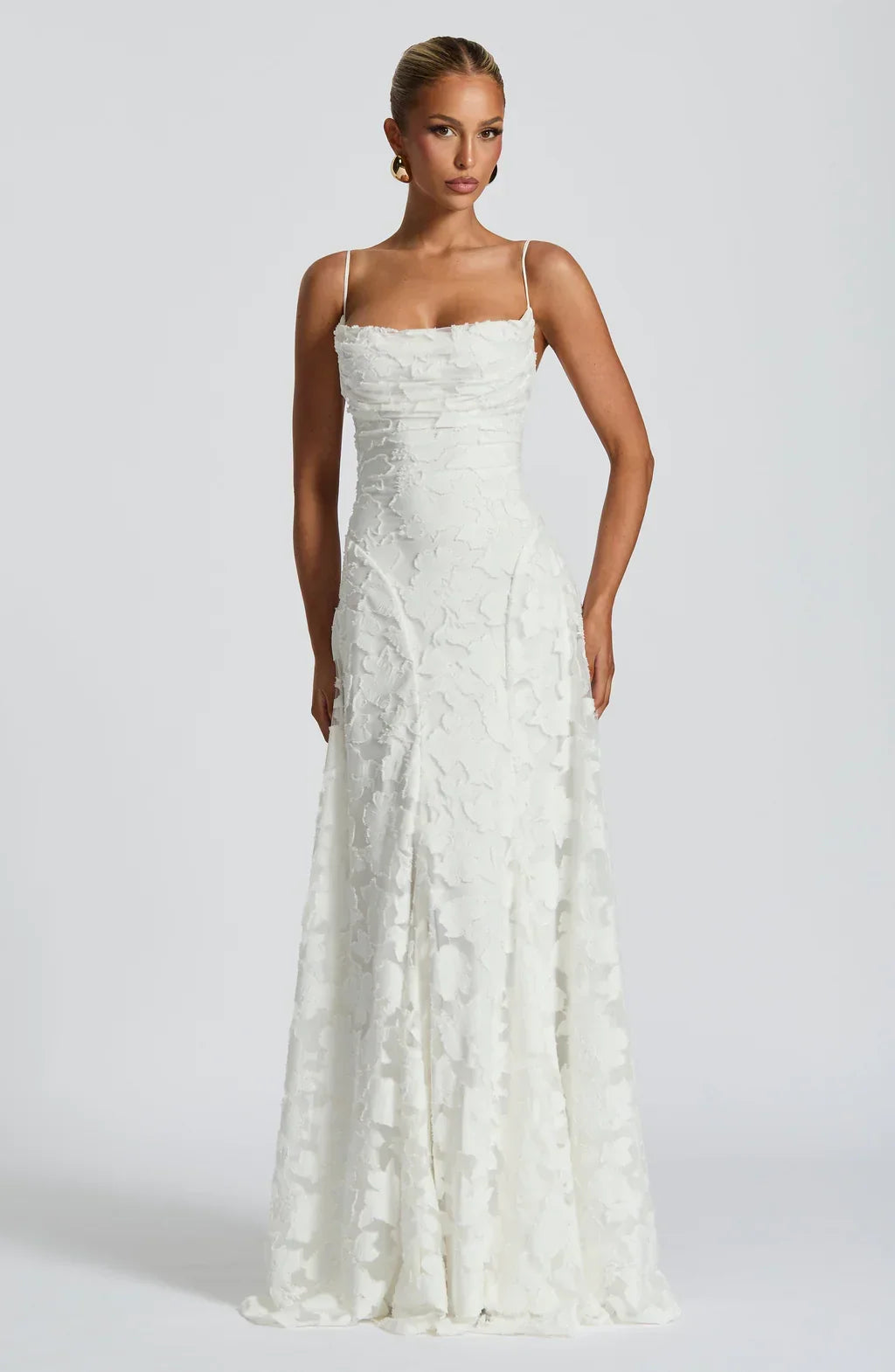 Amaia | Vestido Largo de Tirantes con Relieve Floral