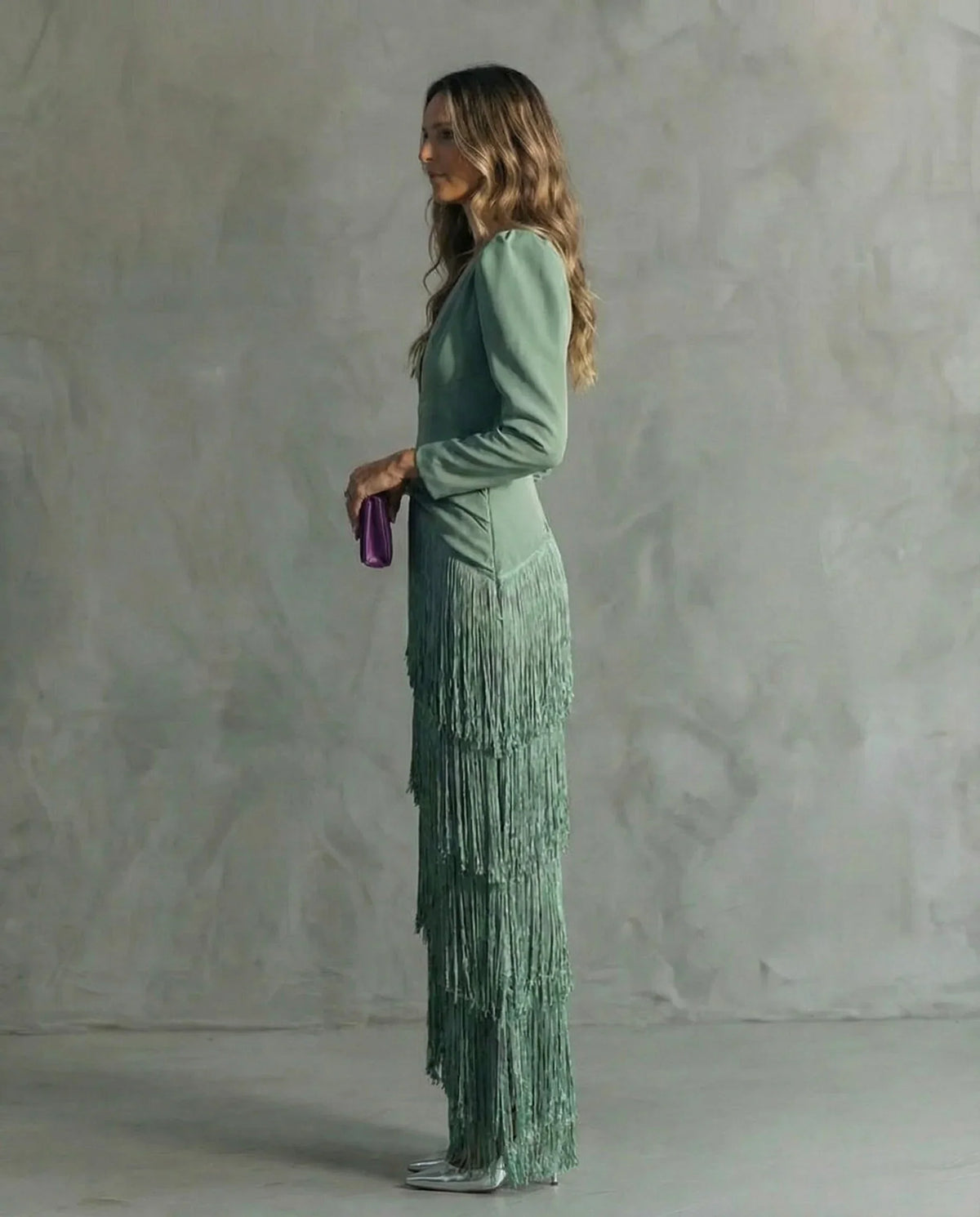 Itziar | Vestido midi elegante con mangas de flecos