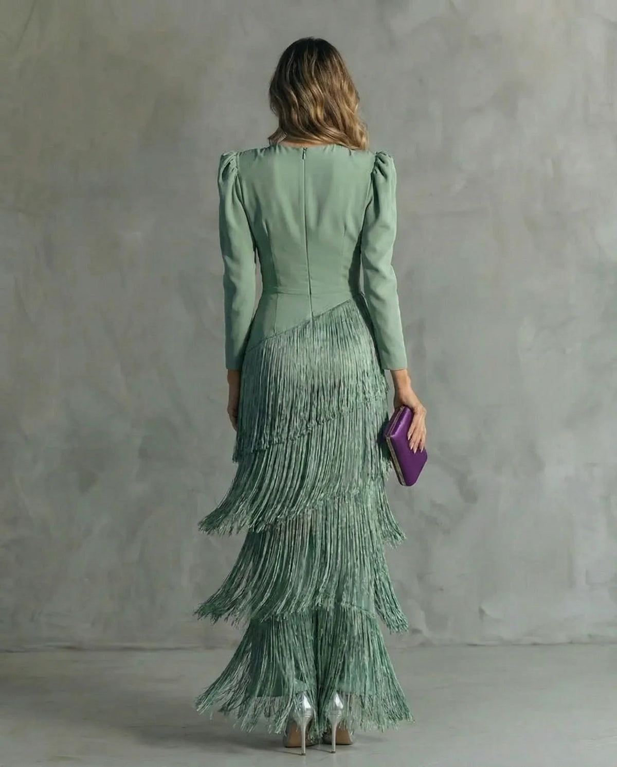 Itziar | Vestido midi elegante con mangas de flecos